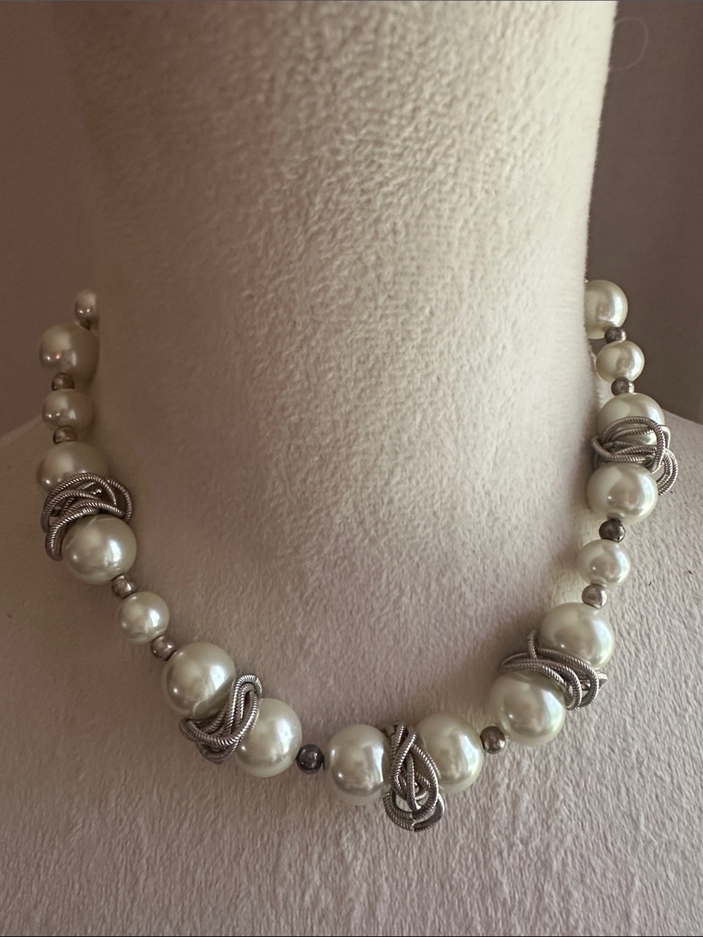 Ivory Edgy Faux Pearl and Silver Tone Knot Necklace Choker